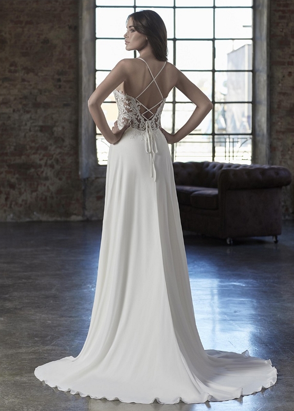 Boho Brautkleid mit offenem Rücken aus Chiffon und Spitze und schönem offenen Rückenteil.