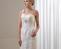 Designer Brautkleid SALE mit einseitigem Träger Dieses Hochzeitskleid können Sie bei uns zu einem günstigen Preis erwerben.