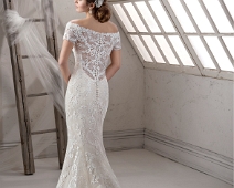 Designer Brautkleid SALE mit Tattoo Rücken Dieses Hochzeitskleid können Sie bei uns zu einem günstigen Preis erwerben.