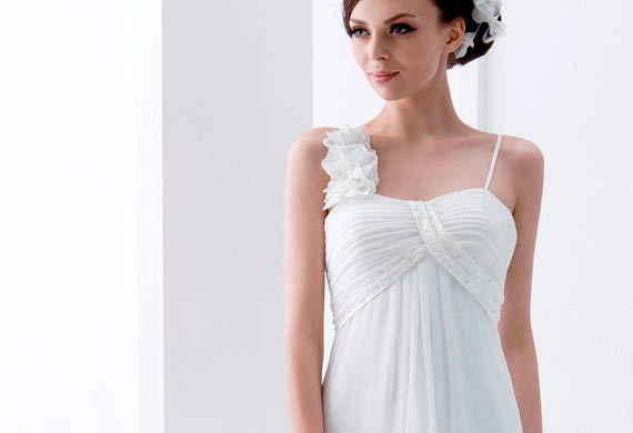 Günstige aktuelle Brautkleider unter 1000 Euro kaufen in unserem Brautmodenladen in Friesoythe.