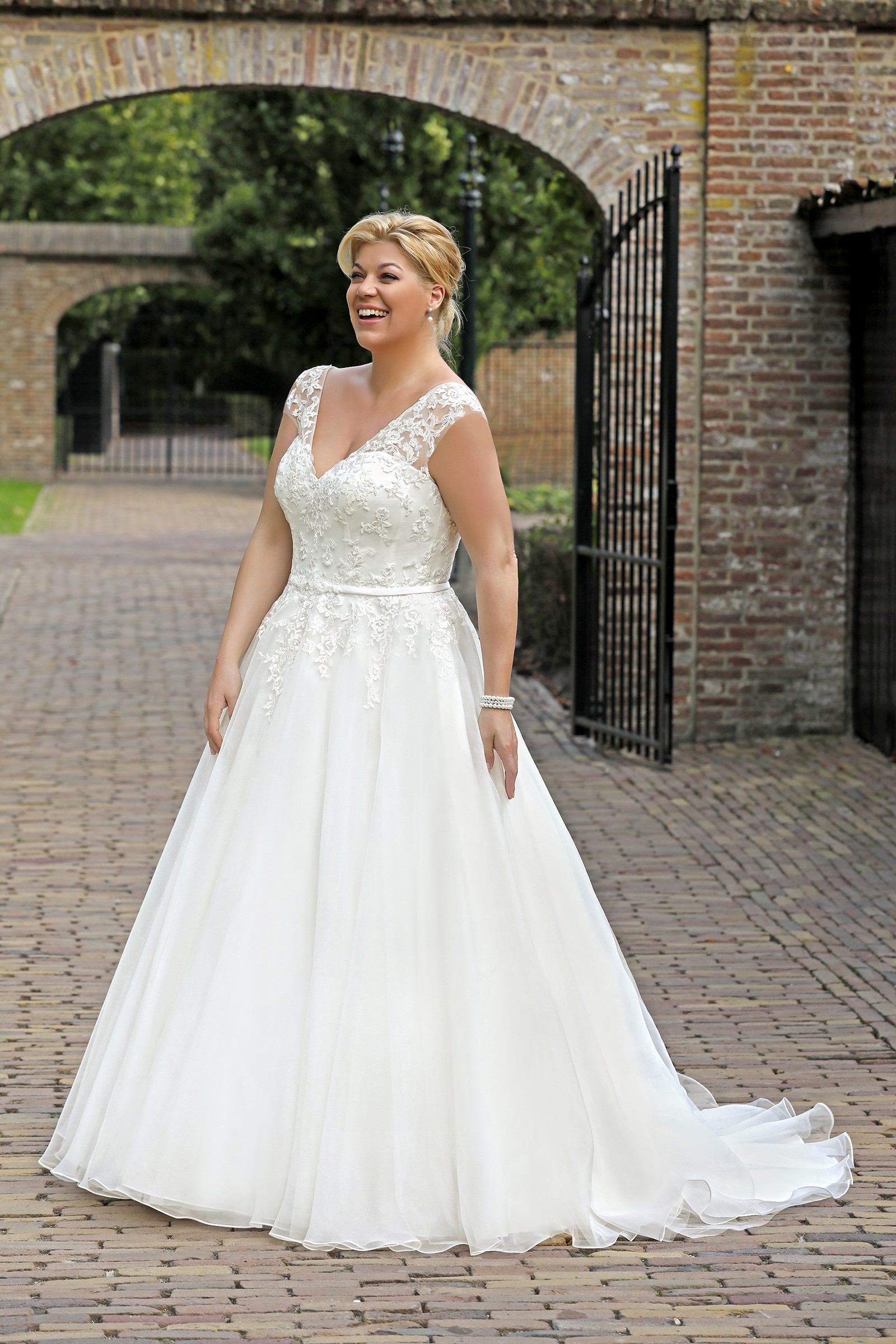 Glamour Brautkleid 2